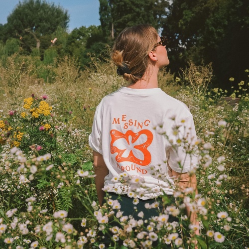 T-shirt MESSING AROUND, biało-pomarańczowy