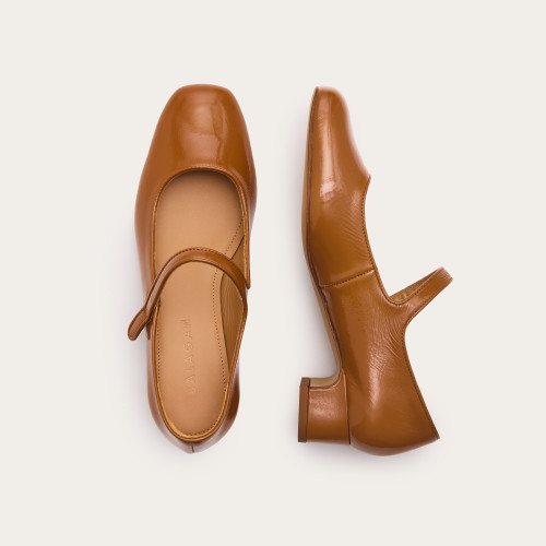 Dora Low Heels, glossy caramel | Balagan Studio