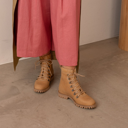 Har boots, sand | Balagan Studio
